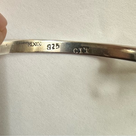 Novelty oval shaped, adjustable, hinged SS “belt” bracelet handmade in Mexico - Picture 7 of 7